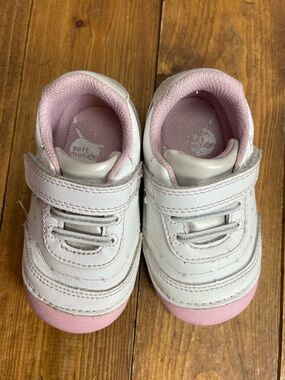 Stride rite baby size 5M adalyn soft motion shoes white and pink